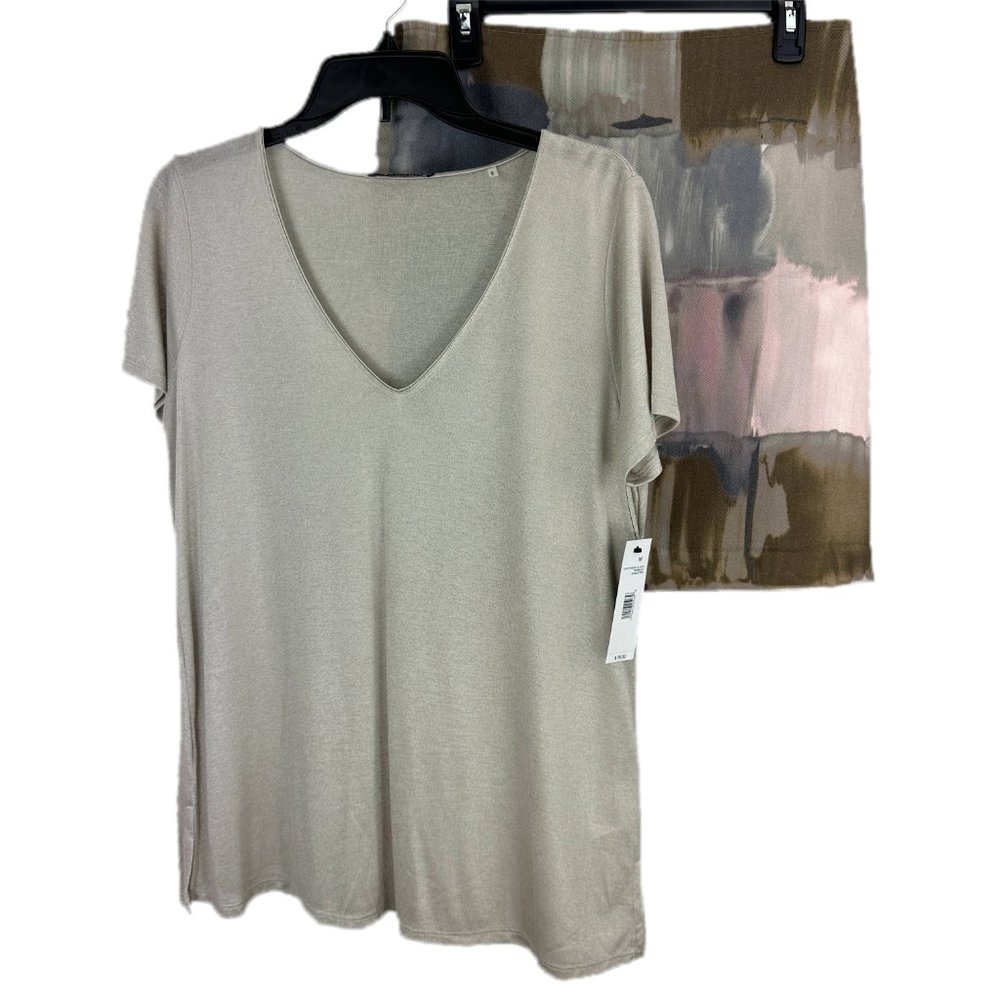 NEW | TAHARI beige neutral V-neck short sleeve top slight shimmer - SZ M